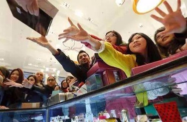 鸡巴肏骚屄的感觉中国人依然爱赴日旅游 消费已由爆买转向网购